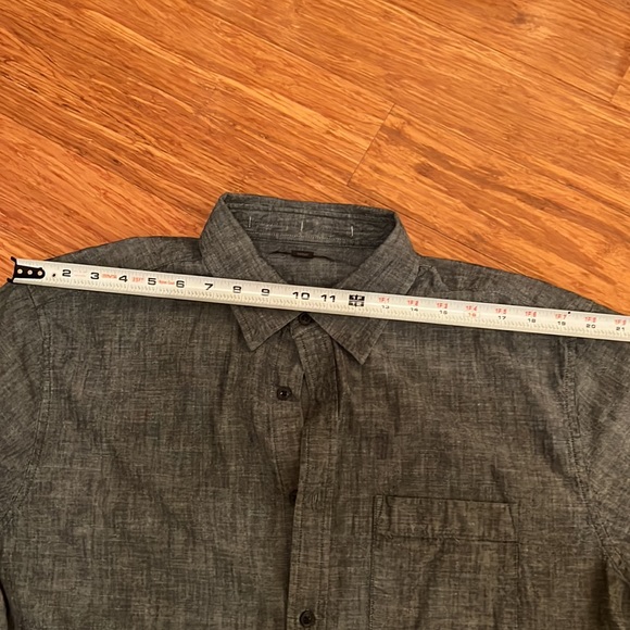 Banana Republic short-sleeve chambray shirt - Picture 3 of 4